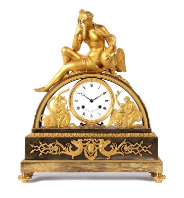 Prunkvolle Bronze-doré-Pendule, Paris, um 1830, Uhren